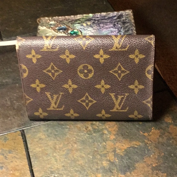 Louis Vuitton Wallet - Picture 5 of 8